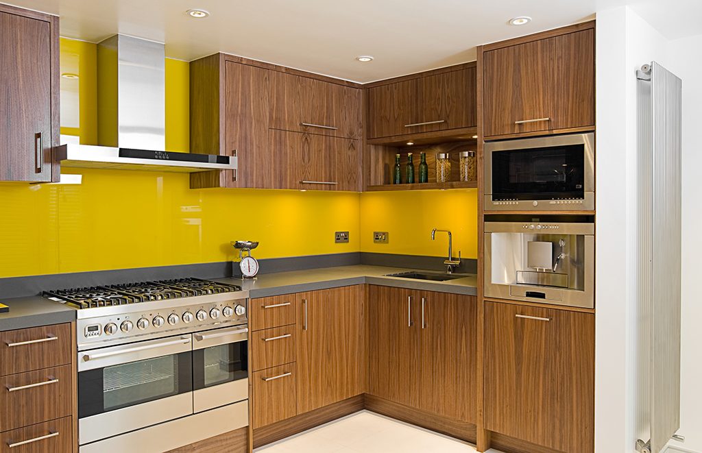 indigo-decor-ideas-two-toned-kitchen-colour-ideas-that-boost-your-mood